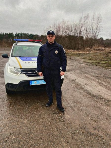 На польському кордоні автобус поїхав без пасажирки: жінка звернулася за допомогою до поліцейського (ФОТО)