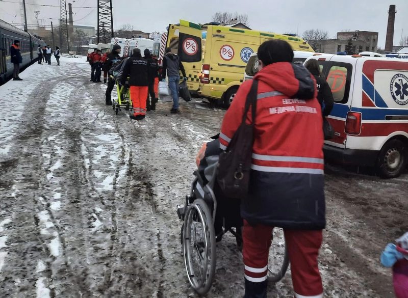 Наймасовіша медична евакуація: на Львівщину привезли хворих з Херсонщини (ФОТО)