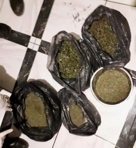 На Прикарпатті, у 59-річного чоловіка поліція знайшла 8 кілограм марихуани (ФОТО)