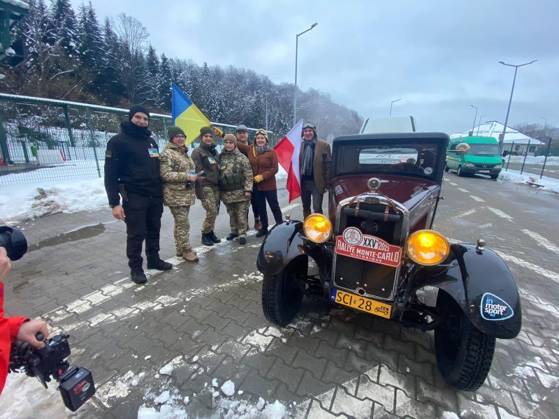 Українсько-польський кордон перетнули учасники автоперегонів Rallye Monte-Carlo (ФОТО)