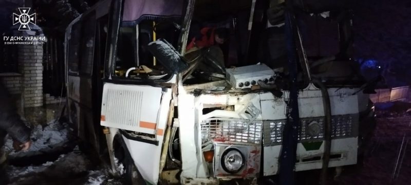 На Калущині рейсовий автобус потрапив у ДТП: чи є постраждалі (ФОТО)