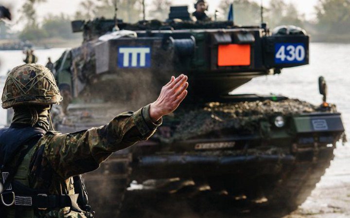 Перші українські військові прибули до Німеччини для навчання на БМП Marder