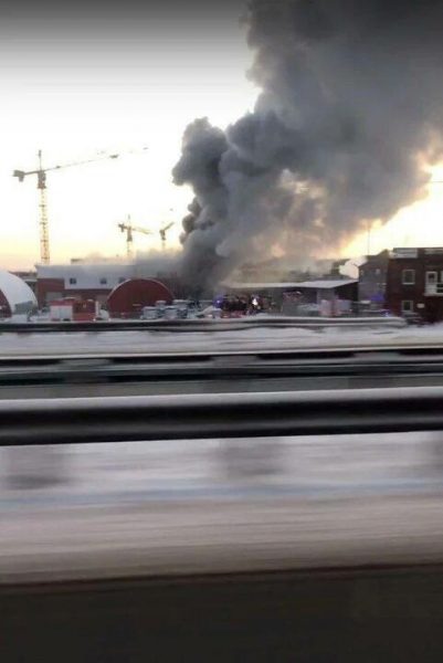 Пожежу ще не загасили: у рідному місті путіна загорівся білоруський завод (ФОТО)