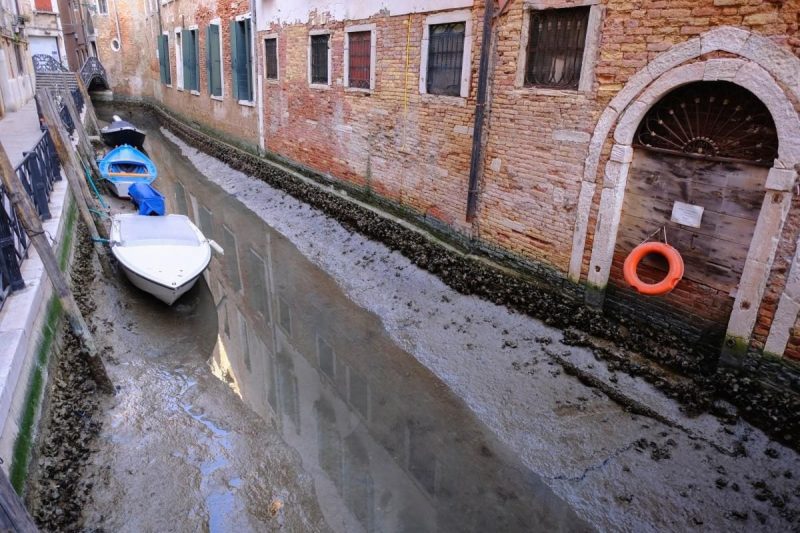 Потрібно 50 днів дощу: у Венеції пересохли канали (ВІДЕО)