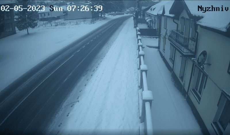 На окремих ділянках - снігова каша: стан доріг Прикарпаття 5 лютого