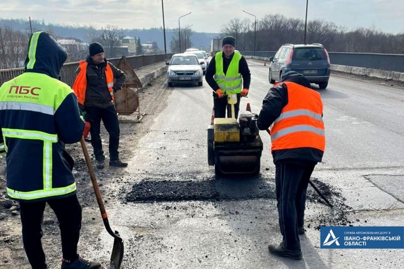 Експлуатація - це комплекс заходів, проведених на мосту з метою забезпечення на ньому безперебійного і безпечного руху транспорту та пішоходів протягом всього терміну служби.