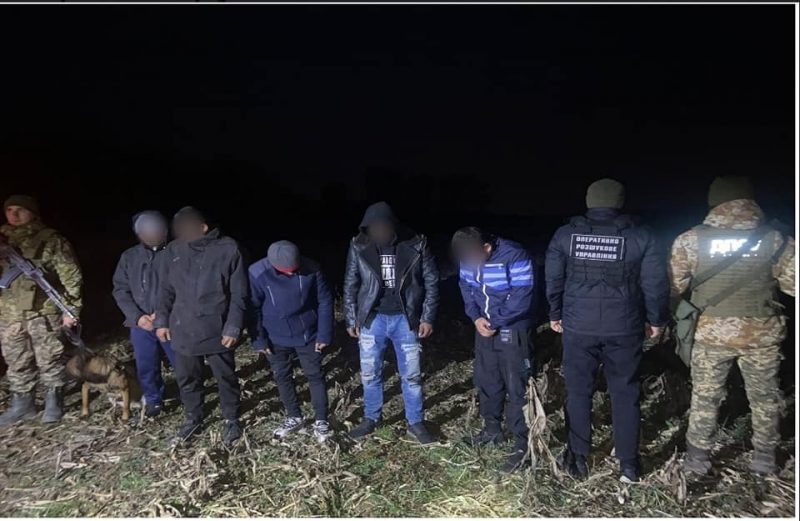 Переліз через паркан: на кордоні зі Словаччиною затримали чоловіка і його спільників (ФОТО)