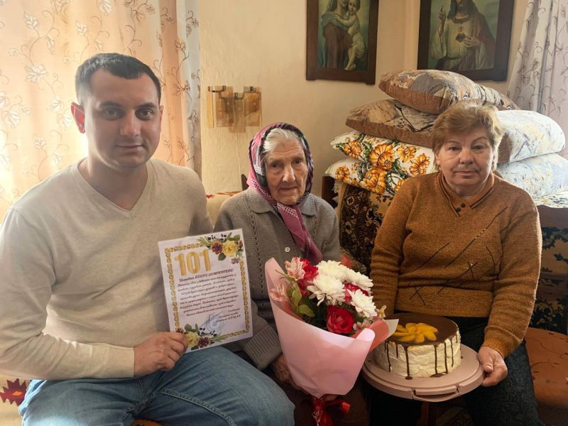 Майже вічність: жителька Прикарпаття відзначила 101-й день народження (ФОТО)