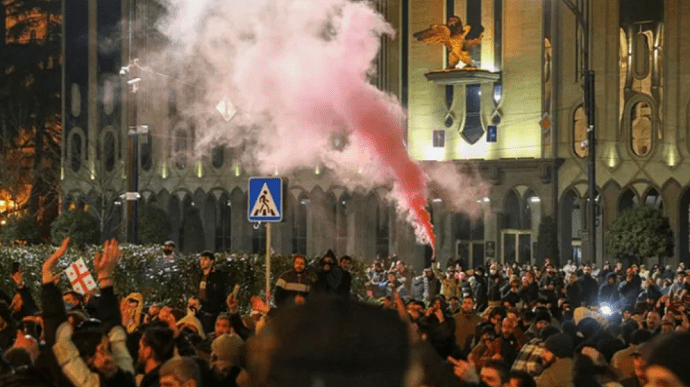 Протести у Грузії: силовики застосовують сльозогінний газ та водомети