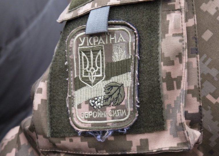 Порізав собі руки: в Одесі військовий намагався вчинити самогубство 2 Порізав собі руки: в Одесі військовий намагався вчинити самогубство