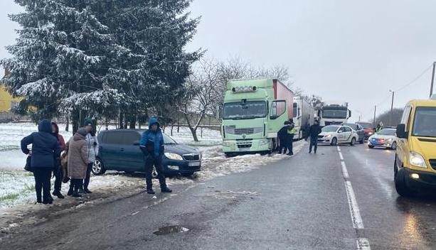На Львівщині водій збив жінку з дитиною: 4-річний хлопчик помер у лікарні (ФОТО)