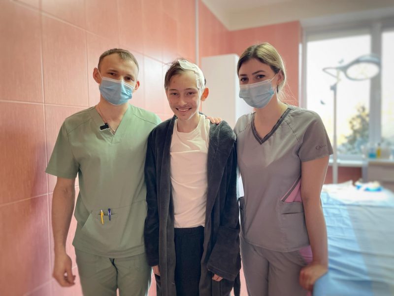 В Україні вперше зробили операцію на мозку з пробудженням хлопцю з Тернополя