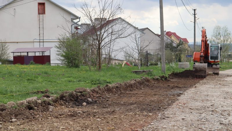 Ремонт почали ще позаминулого року: у Коломиї ставлять рівні тротуари (ФОТО)