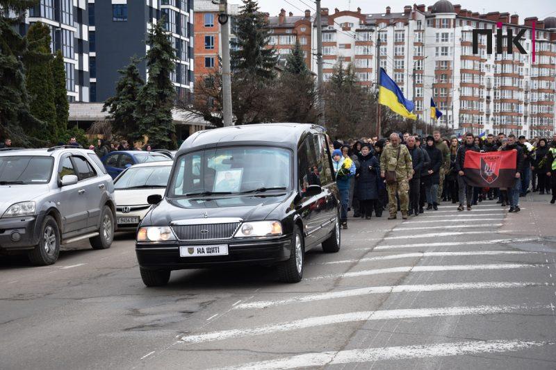 Прощання із Віталієм Меріновим: у Франківську траурна хода зібрала тисячі людей (ФОТО, ВІДЕО) 1 DSC 0001 scaled