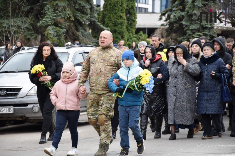 Прощання із Віталієм Меріновим: у Франківську траурна хода зібрала тисячі людей (ФОТО, ВІДЕО) 3 DSC 0005 scaled