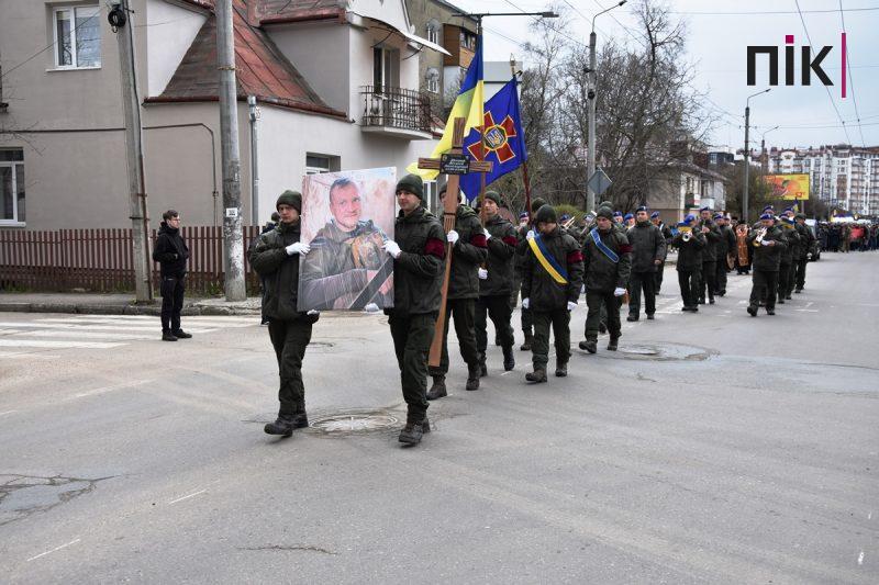 Прощання із Віталієм Меріновим: у Франківську траурна хода зібрала тисячі людей (ФОТО, ВІДЕО) 6 DSC 0017 scaled