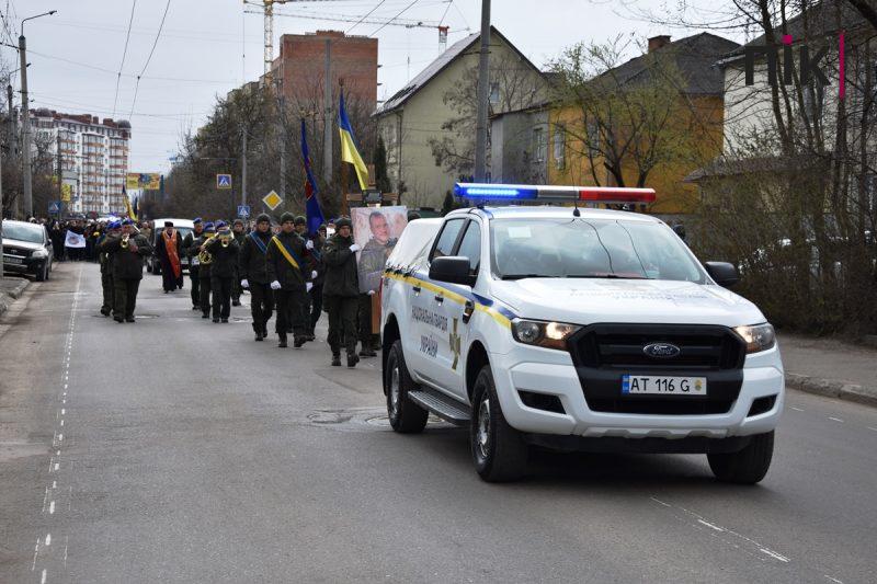 Прощання із Віталієм Меріновим: у Франківську траурна хода зібрала тисячі людей (ФОТО, ВІДЕО) 10 DSC 0025 scaled