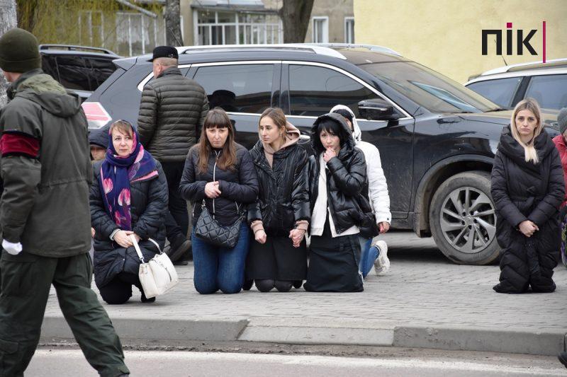 Прощання із Віталієм Меріновим: у Франківську траурна хода зібрала тисячі людей (ФОТО, ВІДЕО) 12 DSC 0036 scaled