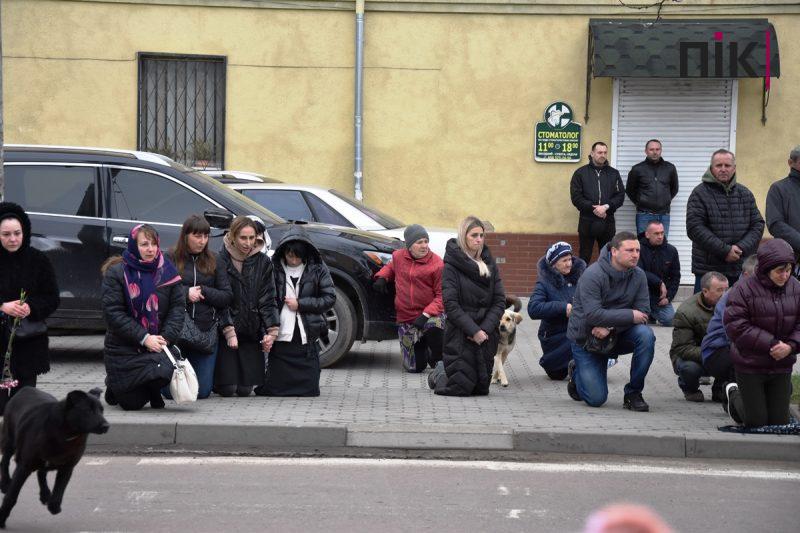 Прощання із Віталієм Меріновим: у Франківську траурна хода зібрала тисячі людей (ФОТО, ВІДЕО) 14 DSC 0038 scaled