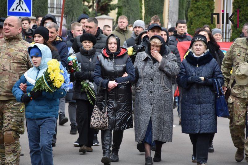 Прощання із Віталієм Меріновим: у Франківську траурна хода зібрала тисячі людей (ФОТО, ВІДЕО) 18 DSC 0050 scaled