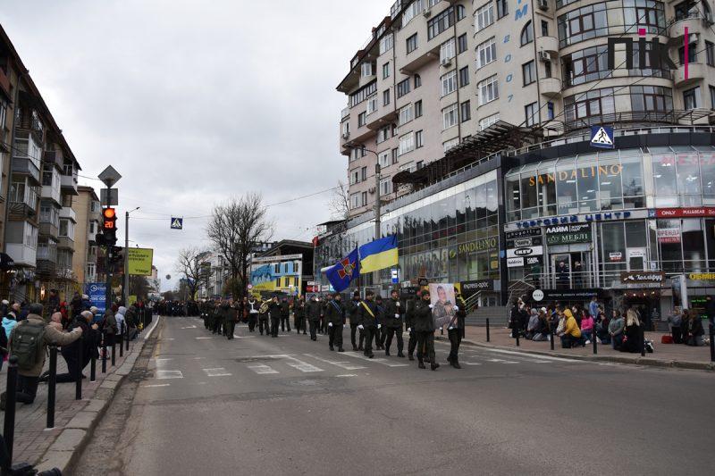 Прощання із Віталієм Меріновим: у Франківську траурна хода зібрала тисячі людей (ФОТО, ВІДЕО) 24 DSC 0087 scaled