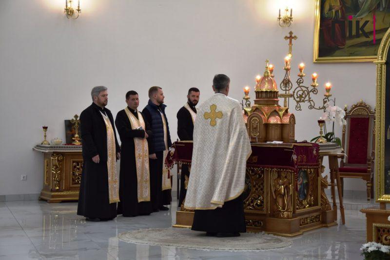 У Франківську проводять в останню дорогу Героя Олега "Берета" Койляка (ФОТО) 12 IMG 20230421 200709 474 scaled