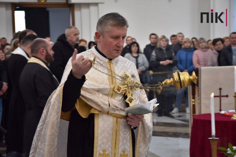 У Франківську проводять в останню дорогу Героя Олега "Берета" Койляка (ФОТО) 4 IMG 20230421 200709 505 scaled