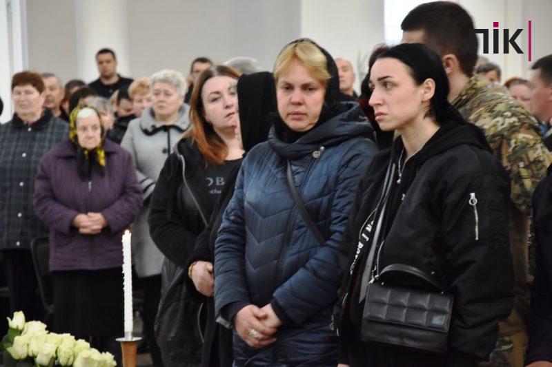 У Франківську проводять в останню дорогу Героя Олега "Берета" Койляка (ФОТО) 8 IMG 20230421 200709 923 scaled