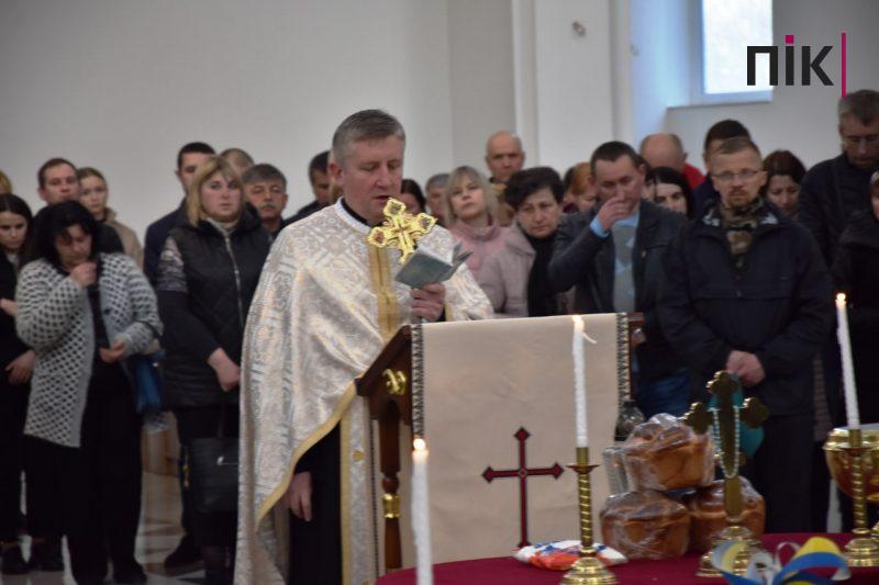 У Франківську проводять в останню дорогу Героя Олега "Берета" Койляка (ФОТО) 10 IMG 20230421 200710 039 scaled