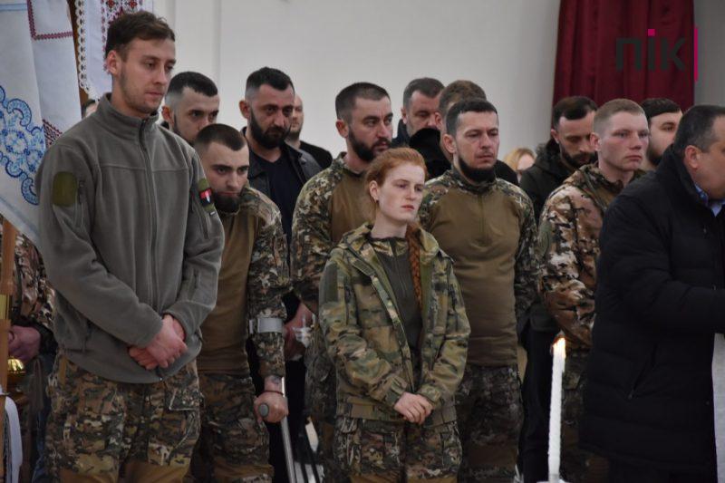 У Франківську проводять в останню дорогу Героя Олега "Берета" Койляка (ФОТО) 18 IMG 20230421 200715 359 scaled