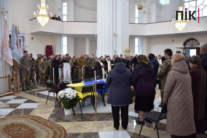 У Франківську проводять в останню дорогу Героя Олега "Берета" Койляка (ФОТО) 19 IMG 20230421 200715 474 scaled