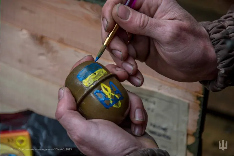 Замість писанок - гранати: як українські воїни готуються до Великодня (ФОТО)