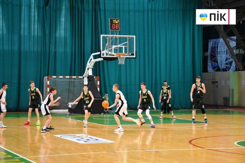 БАСКЕТБОЛ. В Івано-Франківську юнаки виборюють медалі ВЮБЛ України (ФОТО) 4 DSC 0270 scaled