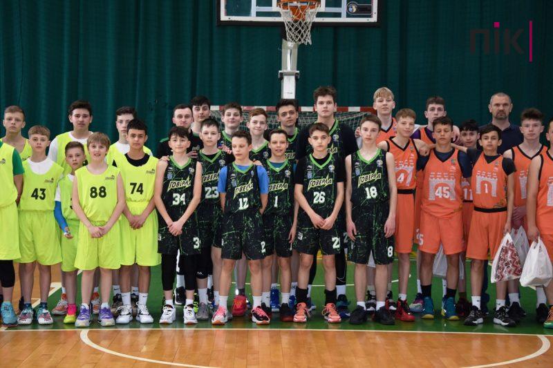 У Франківську змагаються юні чемпіони: до Дня міста стартував баскетбольний турнір (ФОТО) 4 DSC 0310 scaled