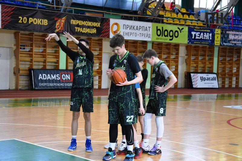 У Франківську змагаються юні чемпіони: до Дня міста стартував баскетбольний турнір (ФОТО) 6 DSC 0313 scaled