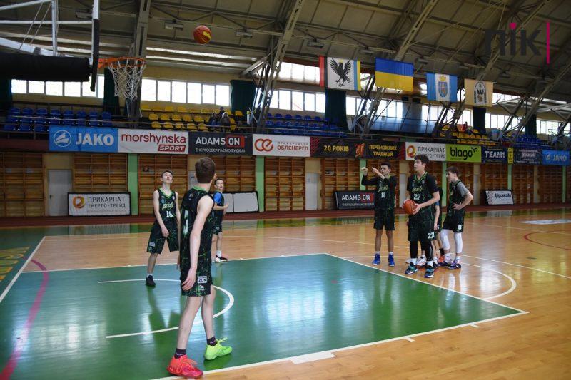 У Франківську змагаються юні чемпіони: до Дня міста стартував баскетбольний турнір (ФОТО) 7 DSC 0315 scaled