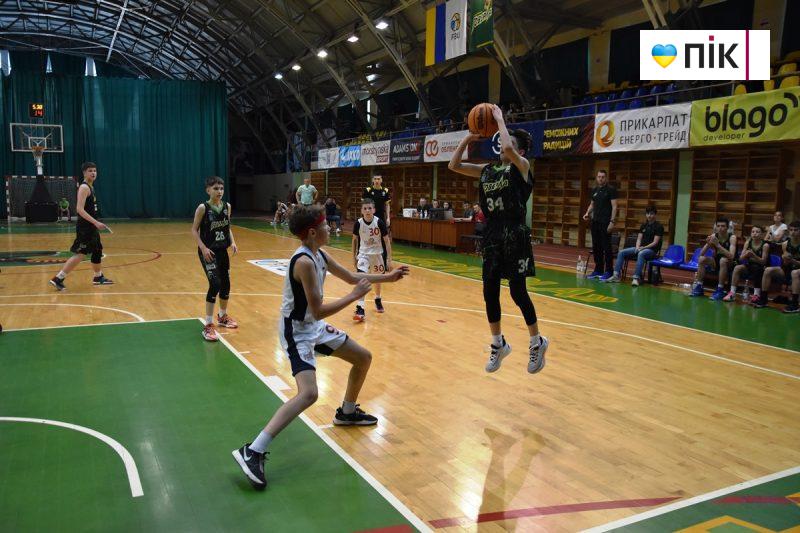 БАСКЕТБОЛ. В Івано-Франківську юнаки виборюють медалі ВЮБЛ України (ФОТО) 8 DSC 0334 scaled