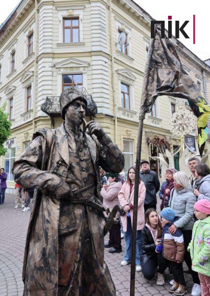Люди Прикарпаття: як Івано-Франківськ відзначив 361-шу річницю (ФОТО) 39 IMG 0016 resize scaled