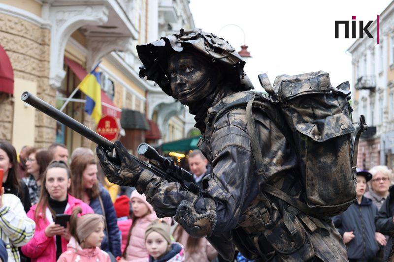 Люди Прикарпаття: як Івано-Франківськ відзначив 361-шу річницю (ФОТО) 36 IMG 0024 resize scaled