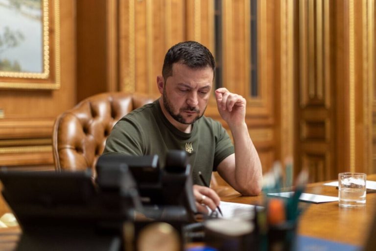 Зеленський ввів в дію санкції проти Порошенка, Коломойського, Медведчука 4 Зеленський