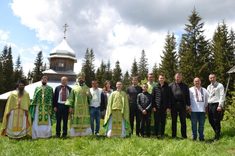 Розташований на висоті 1500 метрів: на Верховинщині Єпископ Юліан відвідав чоловічий монастир (ФОТО)