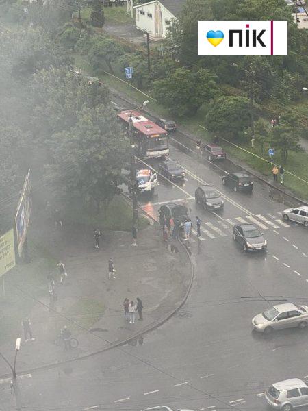 У Франківську під час руху загорівся автомобіль: перші фото та подробиці 4 353789280 1356405788249872 5697943714664276479 n 1 scaled