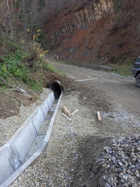 Мер Косова показав, як працює водовідведення на дорозі місцевого значення (ФОТО)