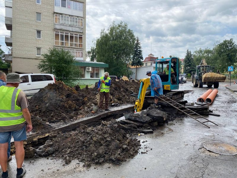 У Городенці розпочали капітальний ремонт каналізаційної мережі (ФОТО)