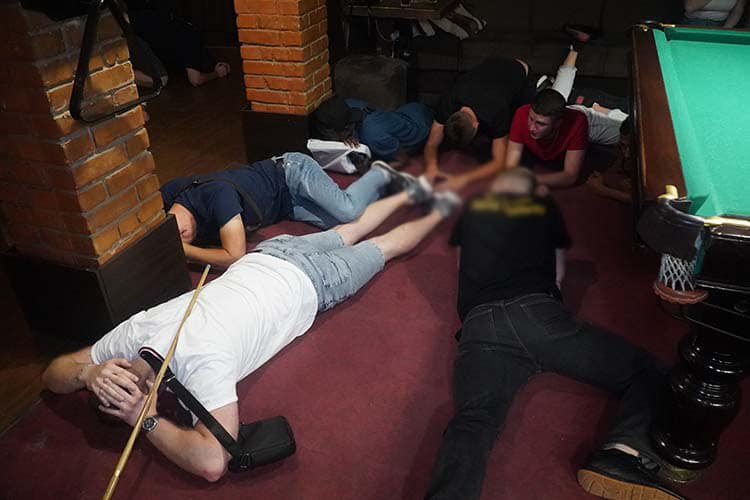 У Тернополі вночі в одному із закладів розважалися 70 людей: у них знайшли наркотики (ФОТО)