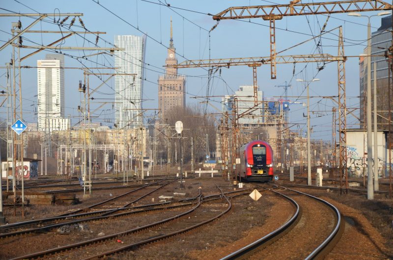 Заснув на колії: у Польщі поїзд переїхав п'яного чоловіка, а він навіть не помітив