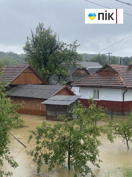 Вода прибуває з кожною хвилиною: стихія дісталася й до Косівщини (ФОТО, ВІДЕО) 10 received 227347119677903 scaled