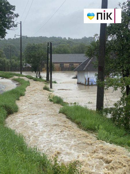 Вода прибуває з кожною хвилиною: стихія дісталася й до Косівщини (ФОТО, ВІДЕО) 9 received 297765215972852 scaled