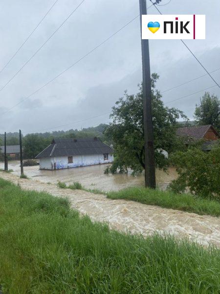 Вода прибуває з кожною хвилиною: стихія дісталася й до Косівщини (ФОТО, ВІДЕО) 6 received 817223699766519 scaled