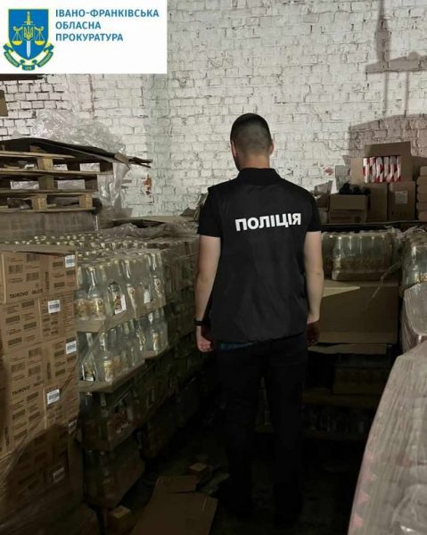 У Коломиї на підприємстві знайшли майже 8 тисяч пляшок фальсифікованої горілки (ФОТО)